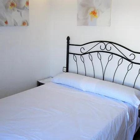Atico Escaladei , Centrico Y Con Piscina Apartment